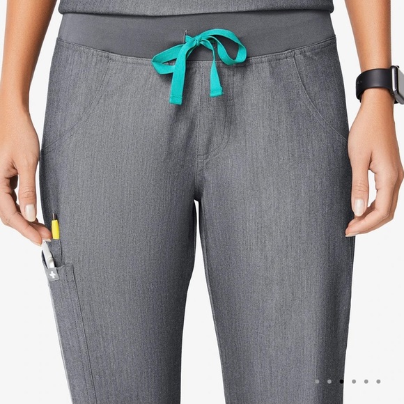 Figs Kade Cargo Scrub Pants Graphite Grey Sz Medium - Picture 2 of 14